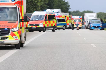 Unfall A23: Motorrad und Auto krachen auf A23 zusammen: Kurze Zeit später knallt es erneut