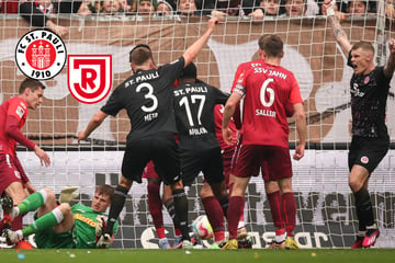 St. Pauli schlägt dank Eigentor auch Regensburg! Coach Hürzeler bricht Rekord
