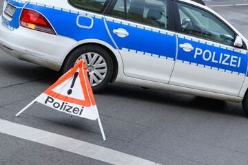 Unfall A24: Tödlicher Unfall auf A24 bei Neuruppin: Kradfahrerin gerät unter Lastwagen