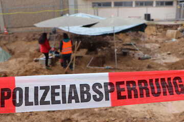 Frankfurt: Skelett-Fund auf Schulgelände: Dutzende Tote entdeckt, Mordkommission muss anrücken