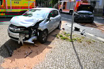 Unfall im Norden von Leipzig: Opel und Seat krachen zusammen