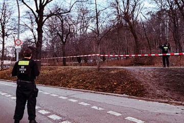 Mann am Volkspark Friedrichshain angeschossen - Täter auf der Flucht