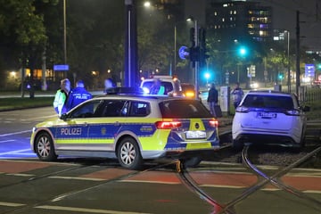 "Falschparker"-Problem am Georgplatz! Schon wieder landet Ford im Gleisbett