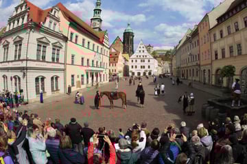 Dutzende historisch gekleidete Barockfreunde: Pirna bringt die Leinwand zum Leben
