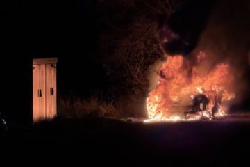 Nächtlicher Einsatz im Harz: VW bei Brand vollständig zerstört