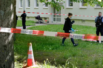 Chemnitz: Schwer verletzt im Straßengraben: Polizei ermittelt wegen blutiger Auseinandersetzung