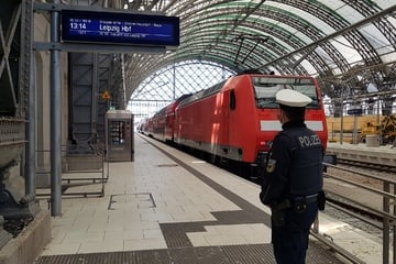 Dresden: Polizei kontrolliert Mann am Bahnhof: Als er nervös wird, sehen Beamten genauer nach