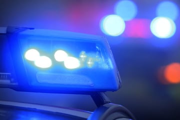 Dresden: Kläglich gescheitert: Einbrecher liegt bekifft unterm Bett