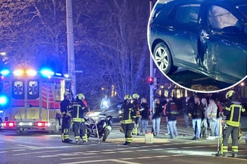 Unfall im Leipziger Zentrum: Motorradfahrer muss ins Krankenhaus