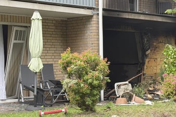 Heftige Explosion in Mietshaus: Einsatzkräfte entdecken tote Person