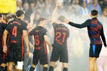 Fieser Party-Crasher: Mit dieser Aktion lässt der Platzwart die Meisterfeier von Barça platzen