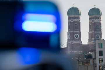 München: Versuchter Mord in München: Mann rammt 64-Jährigem aus dem Nichts Messer in den Rücken!