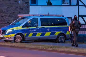 Über Stunden in Wohnhaus verbarrikadiert: SEK überwältigt Bewaffneten