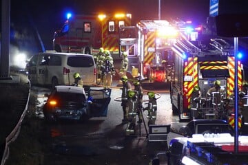 Spurwechsel endet im Chaos: Vier Autos in Unfall auf A560 verwickelt