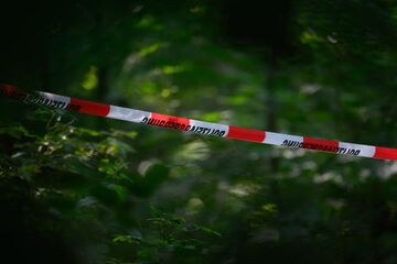 Grausiger Fund in Eberswalde: Frauenleiche in Wald entdeckt