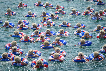 Hundreds of "Marilyn Monroes" make a splash in Australian charity swim