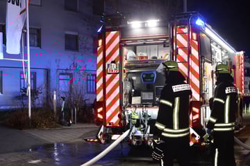 Feuer in Mehrfamilienhaus: Bewohner suchen Zuflucht in Kirche