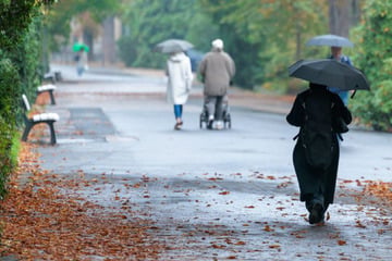 Ungemütliches Herbstwetter rollt auf NRW zu - auch Gewitter mit dabei