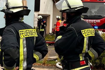 Wohnhaus-Brand in Unterfranken: Dachstuhl nach Blitzschlag in Flammen