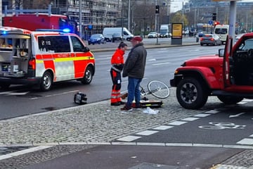 Heftiger Unfall im Leipziger Zentrum: Radfahrer von Jeep erfasst