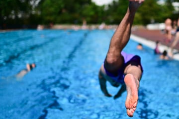 Berlin: Wasserratten, aufgepasst: In diesen Berliner Freibädern kann wohl länger geplanscht werden
