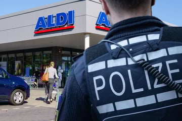 Mann greift Supermarkt-Mitarbeiterin mit Krücken an! Zigaretten-Klau endet vor Gericht