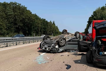 Unfall A7: Schwerer Unfall auf der A7: Auto kracht in Stauende