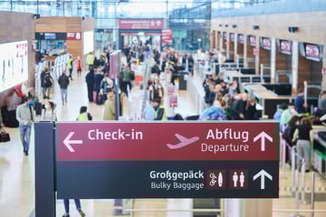 Berlin: Fünf Kilo in Handtaschen: Zoll schnappt Heroin-Schmuggler am BER