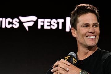 Tom Brady announces surprise return to the football field!