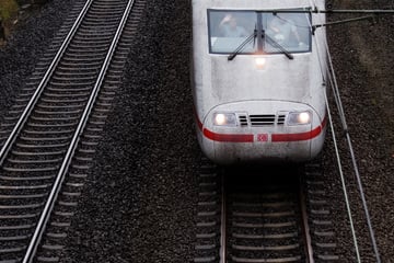 Schaden an Oberleitung legt Bahnverkehr in Stendal lahm