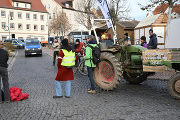 Hummus for the people: Farmers demonstrate for the lease on communal land