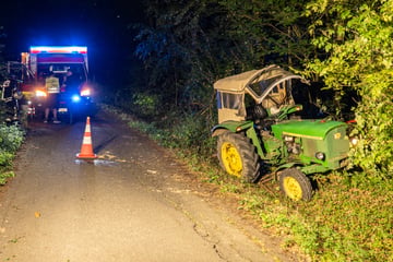 Jäger findet Mann bewusstlos unter Traktor: Ermittler haben Vermutung zur Unfallursache