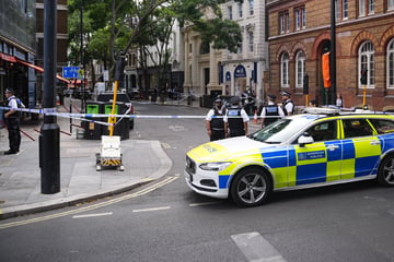Messerattacke: Messerattacke in London: Frau (47) soll vier Männer niedergestochen haben