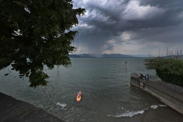 Sieben Menschen von sinkendem Floß auf dem Bodensee gerettet