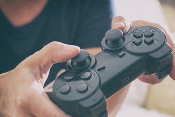 Auf dem Weg zum Zocken ausgeraubt: Teenie-Täter überfällt 18-Jährigen