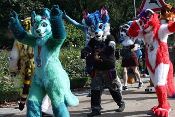 Hamburg: Wölfe, Drachen und Fantasiewesen: Deshalb laufen Hunderte Plüschtiere durch Hamburg