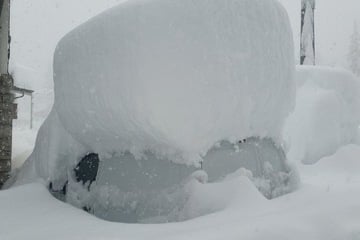 Lawinenalarm! Ferienort unter Schneemassen begraben