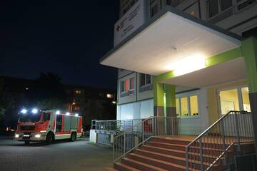 Leipzig: Einsatz in Leipziger Hochhaus: Feuerwehr findet Seniorin tot in Wohnung