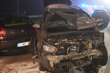 Unfall A1: Massenkarambolage mit sechs Fahrzeugen: Glatteis auf der A1