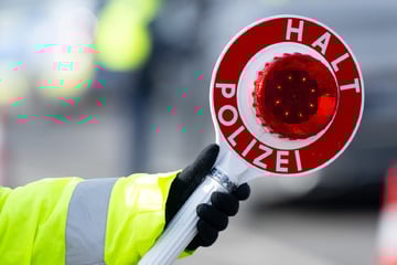 Verfolgungsjagd durch Magdeburg: Fahrer flüchten zu Fuß weiter