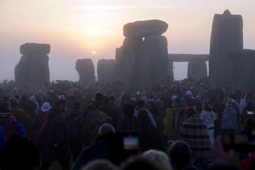Menschenmassen strömen zum Stonehenge-Monument: Das steckt dahinter