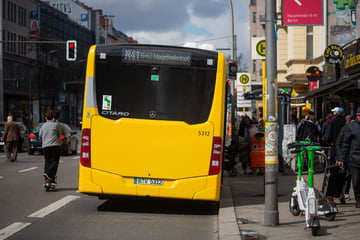 Berlin: An Haltestelle in Neukölln: Messer-Mann sticht 33-Jährigen in Nacken
