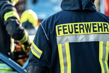 Leipzig: Scheune auf Dreiseithof steht in Flammen: 200.000 Euro Schaden