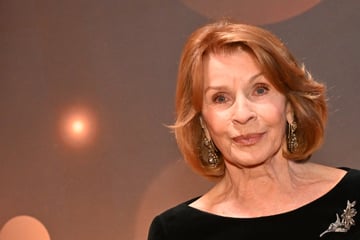 Senta Berger nach schwerem Sturz: "Höre nur noch den Aufprall"