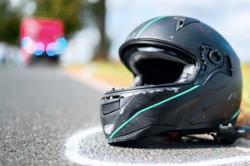 Auto und Motorrad krachen zusammen: Biker schwer verletzt