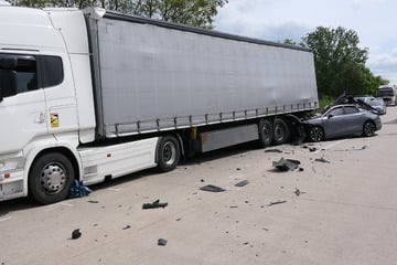 Unfall A14: Auto fährt auf Laster auf: 35-Jähriger stirbt bei schwerem Unfall auf der A14
