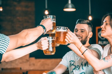 Geschenke für Bierliebhaber: Wohlschmeckend, wärmend und wissenswert