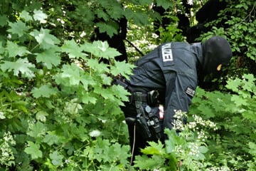 Messerattacke: Mann (54) mit schweren Stichwunden aufgefunden: Polizei nimmt Verdächtigen fest