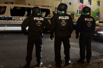 Messerattacke: Blutige Messer-Attacke in Mitte: Zwei Verletzte