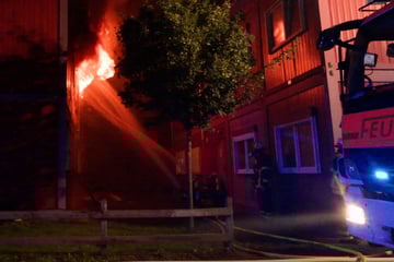Hamburg: Großbrand in Flüchtlingsheim: Bewohner müssen Gebäude verlassen